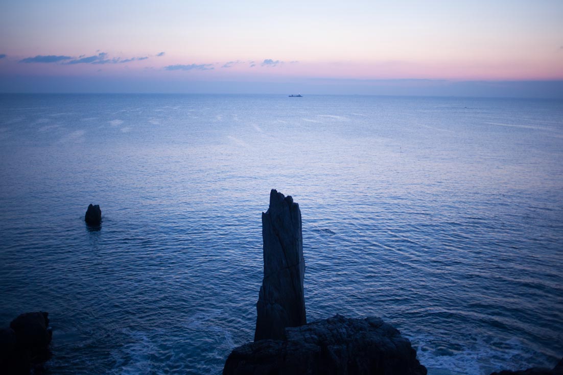 夜明けの海
